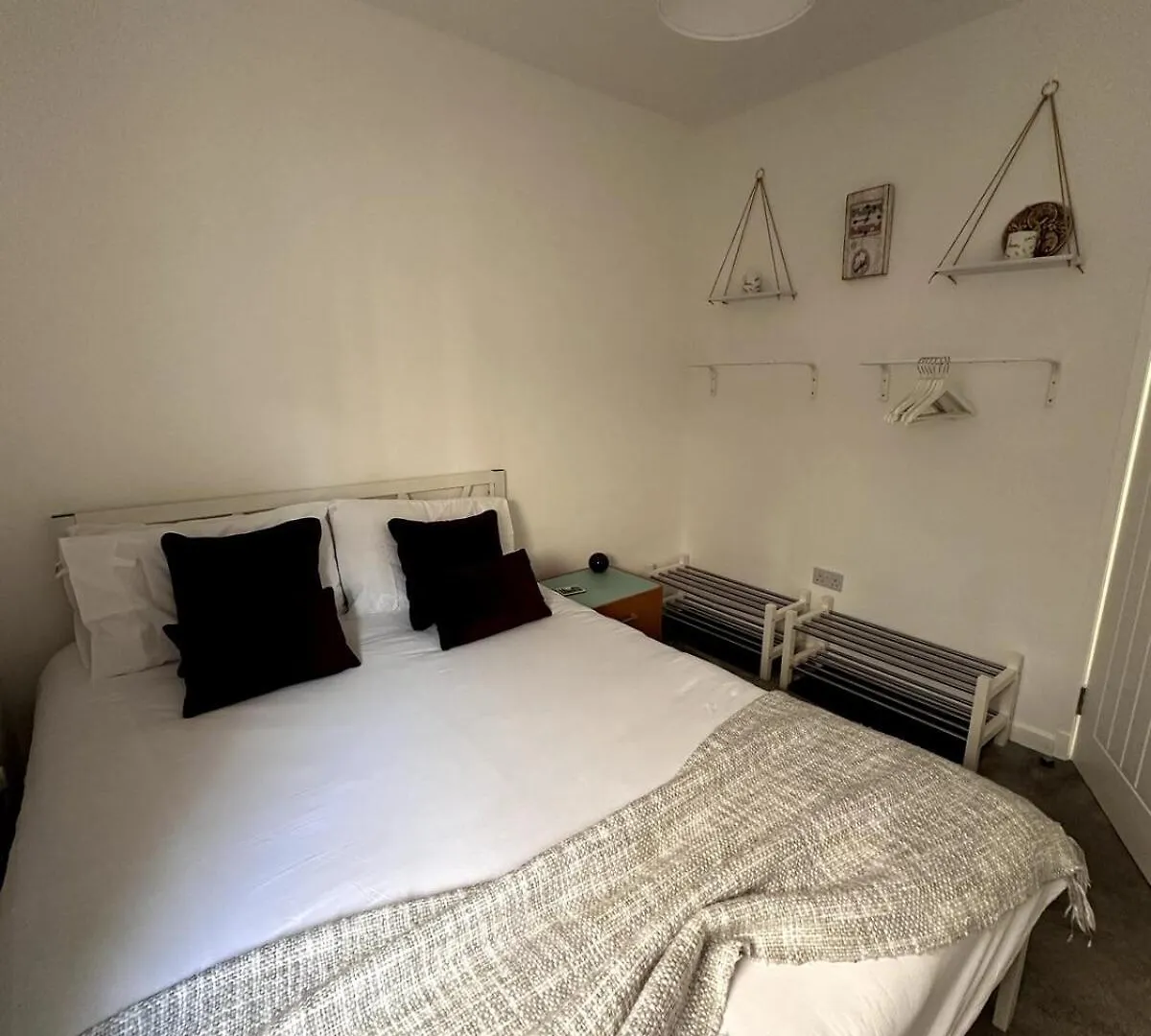 Kaimes Kip Stylish Edinburgh Five Bedroom Home