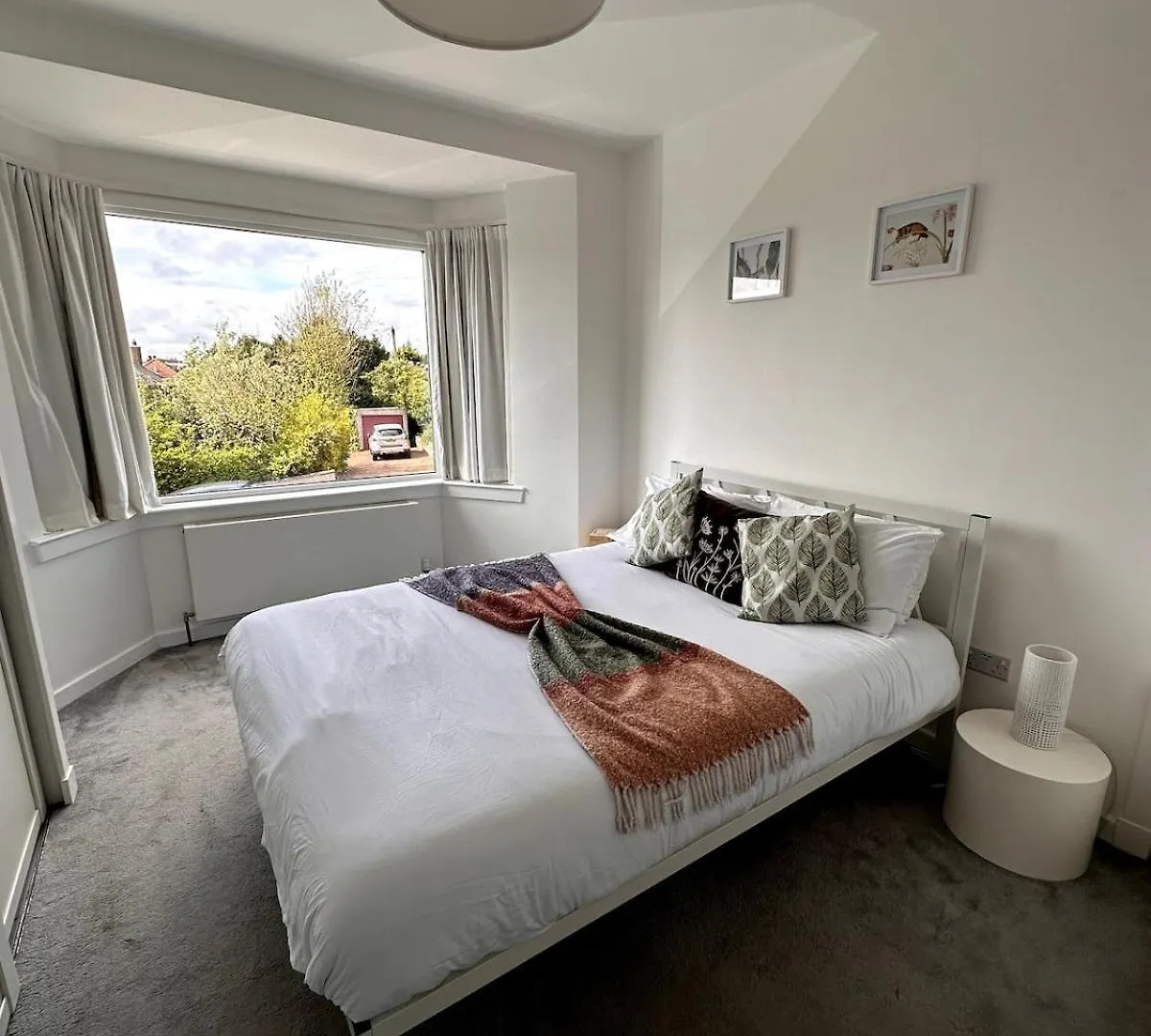 Kaimes Kip Stylish Edinburgh Five Bedroom Home