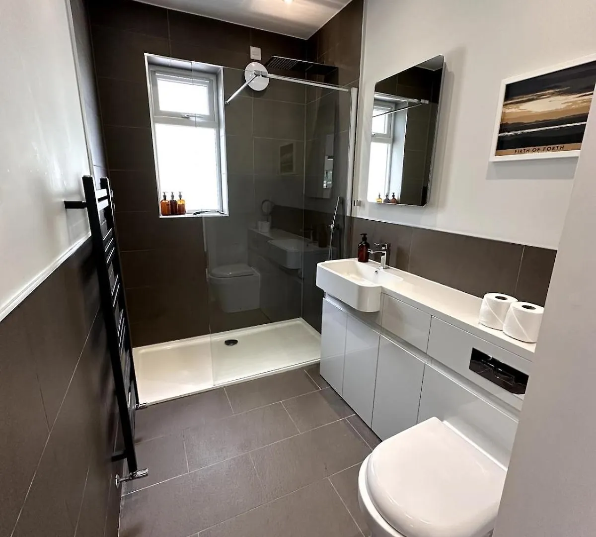 Kaimes Kip Stylish Edinburgh Five Bedroom Home
