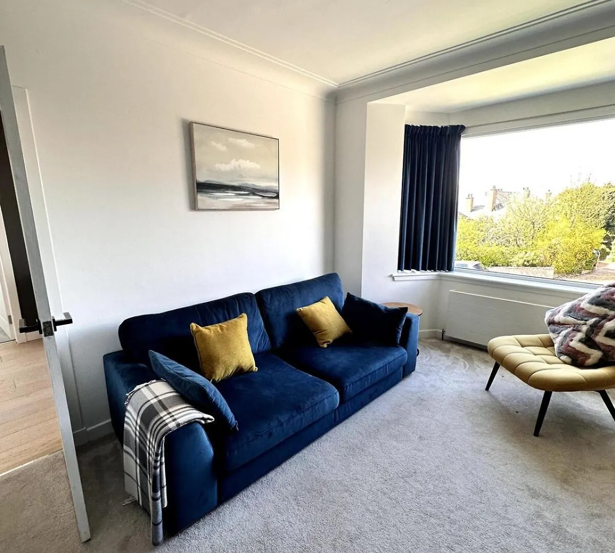 Kaimes Kip Stylish Edinburgh Five Bedroom Home